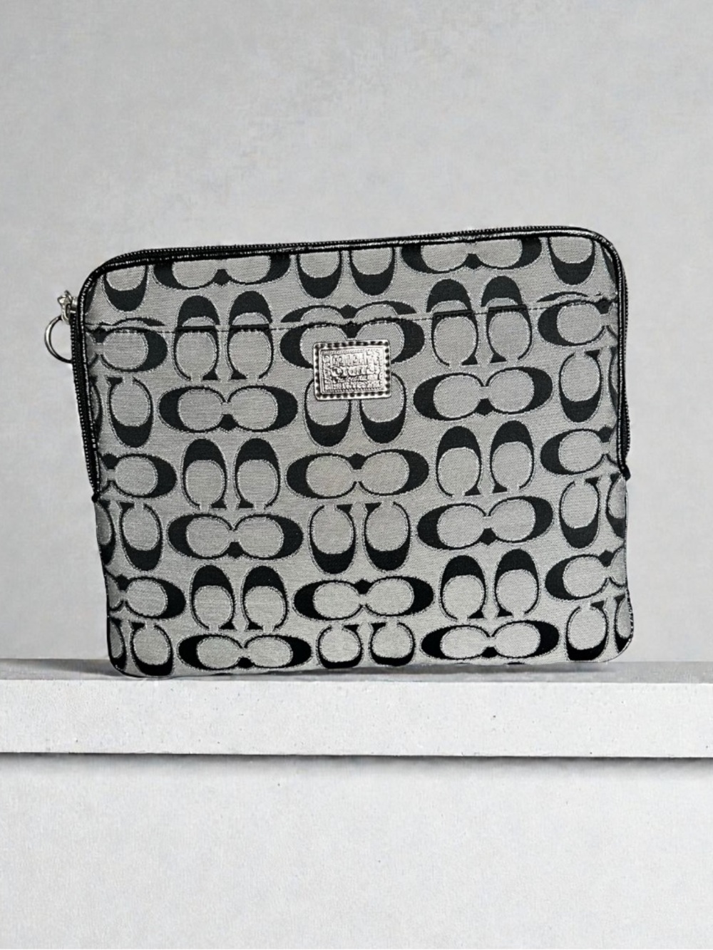 🌻COACH Poppy Silver/Moonlight Signature C Universal Sleeve Zip Closure